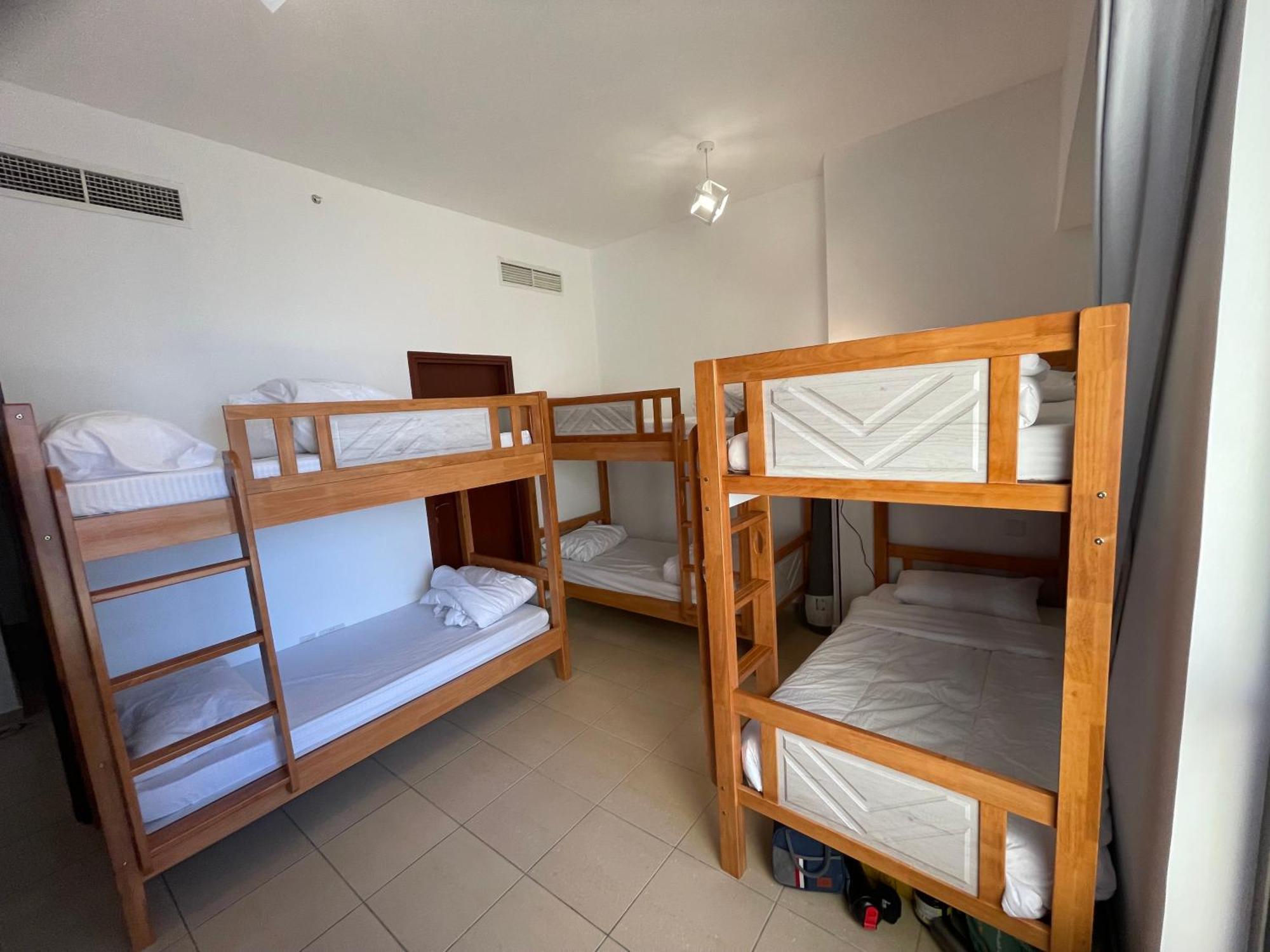 Seaview Beach Hostel Jbr - Walk To Beach - Gym - Pool - Metro Station Dubai Exterior photo