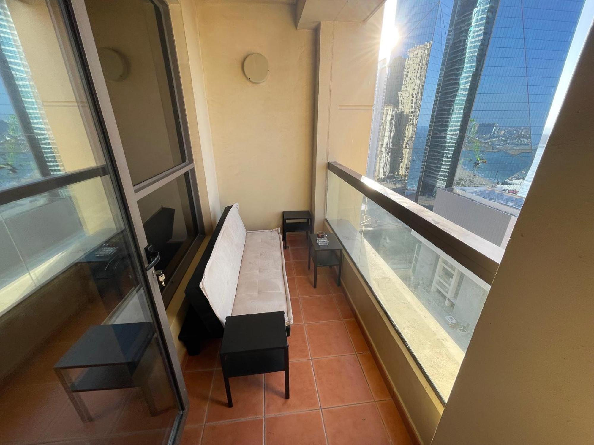 Seaview Beach Hostel Jbr - Walk To Beach - Gym - Pool - Metro Station Dubai Exterior photo