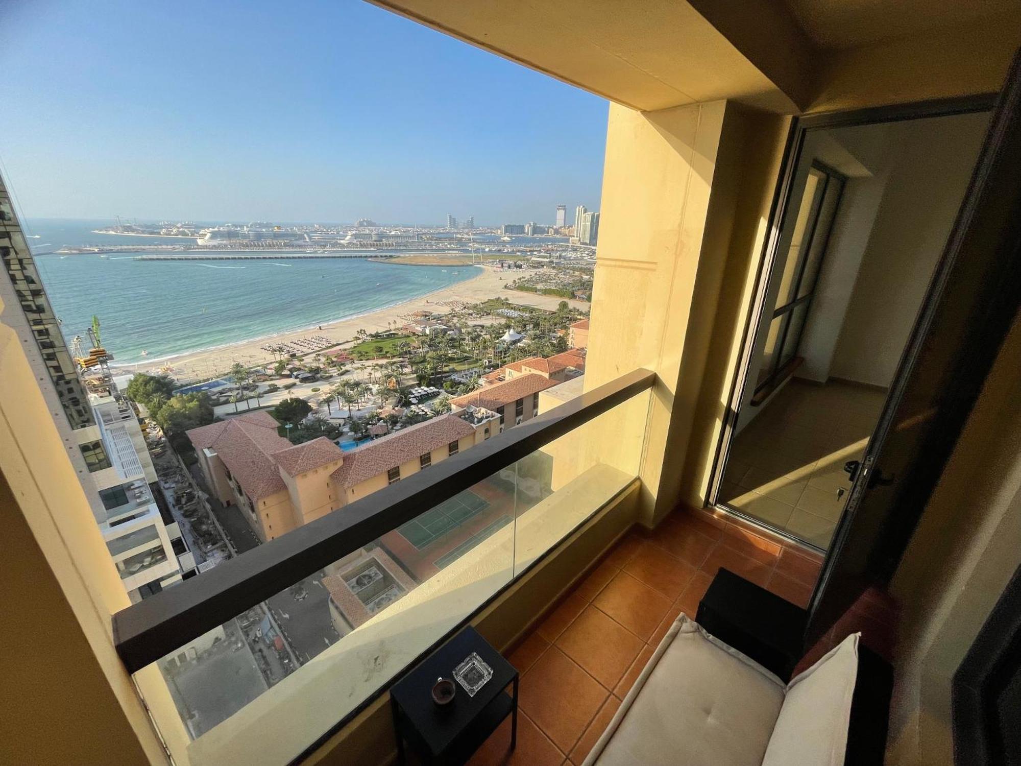 Seaview Beach Hostel Jbr - Walk To Beach - Gym - Pool - Metro Station Dubai Exterior photo