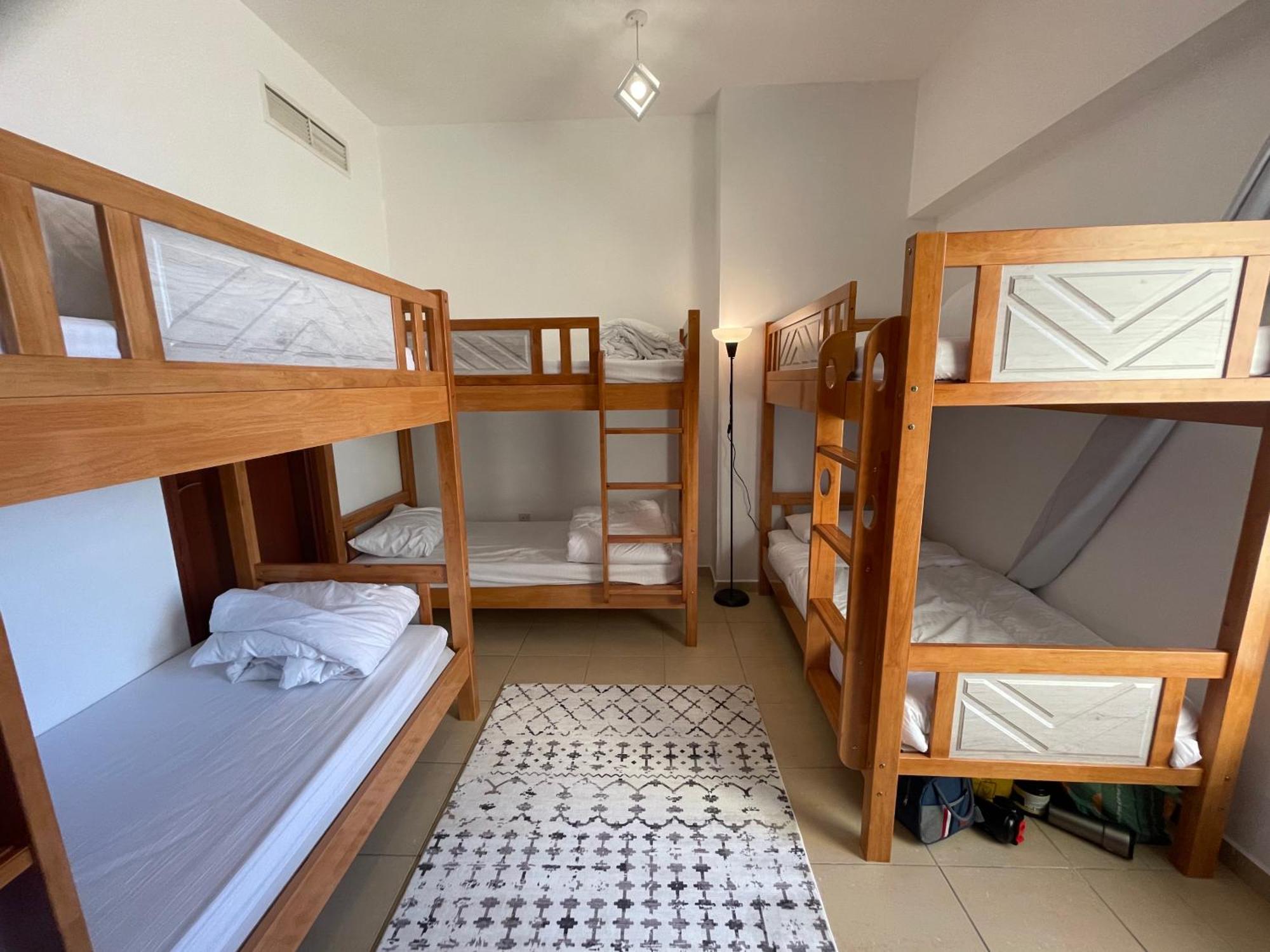 Seaview Beach Hostel Jbr - Walk To Beach - Gym - Pool - Metro Station Dubai Exterior photo