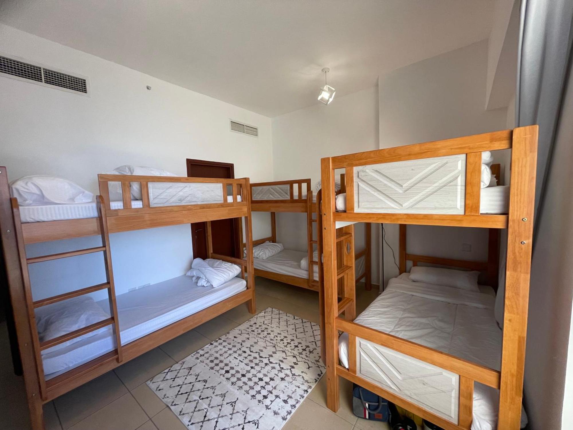 Seaview Beach Hostel Jbr - Walk To Beach - Gym - Pool - Metro Station Dubai Exterior photo