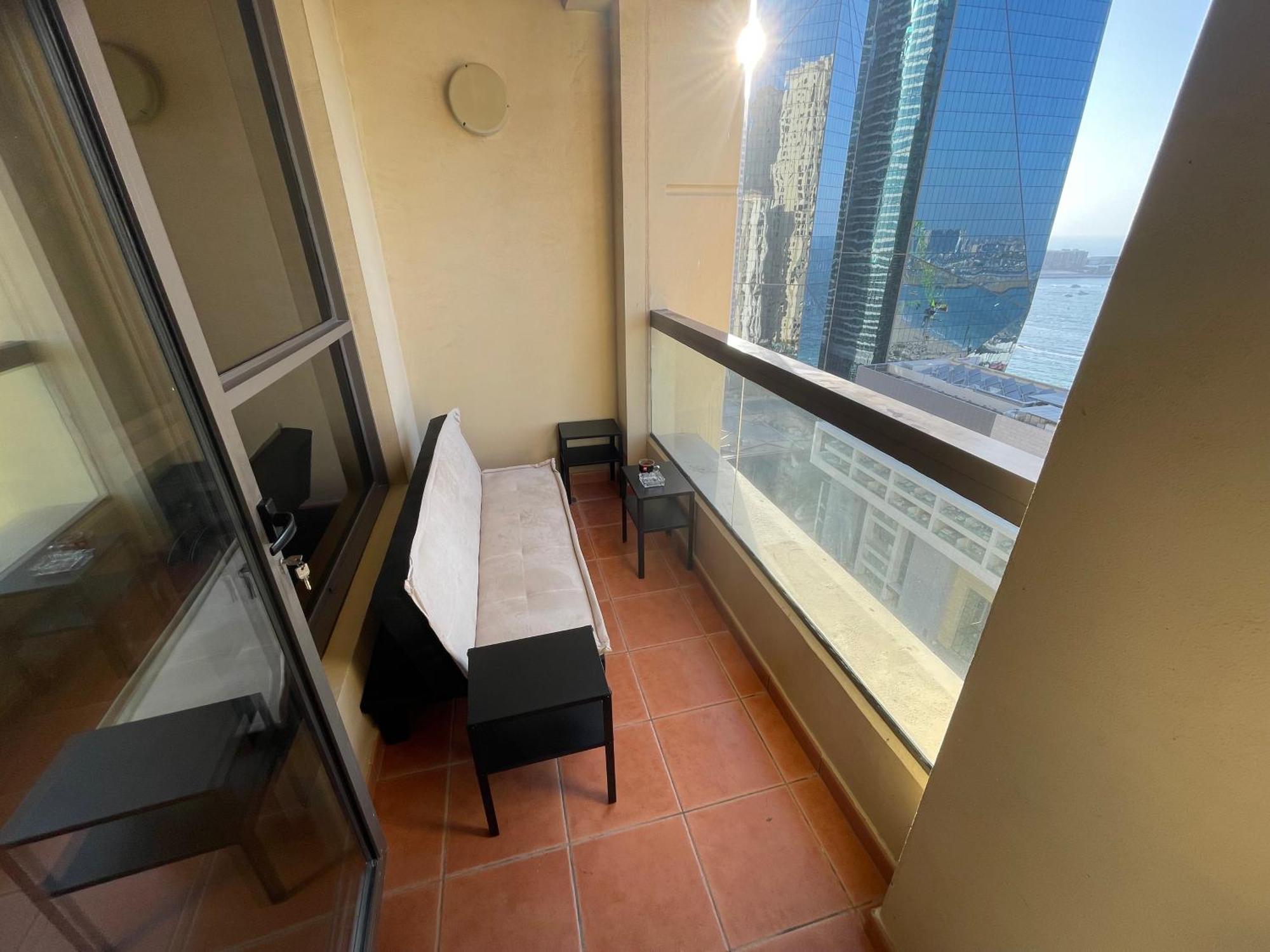 Seaview Beach Hostel Jbr - Walk To Beach - Gym - Pool - Metro Station Dubai Exterior photo