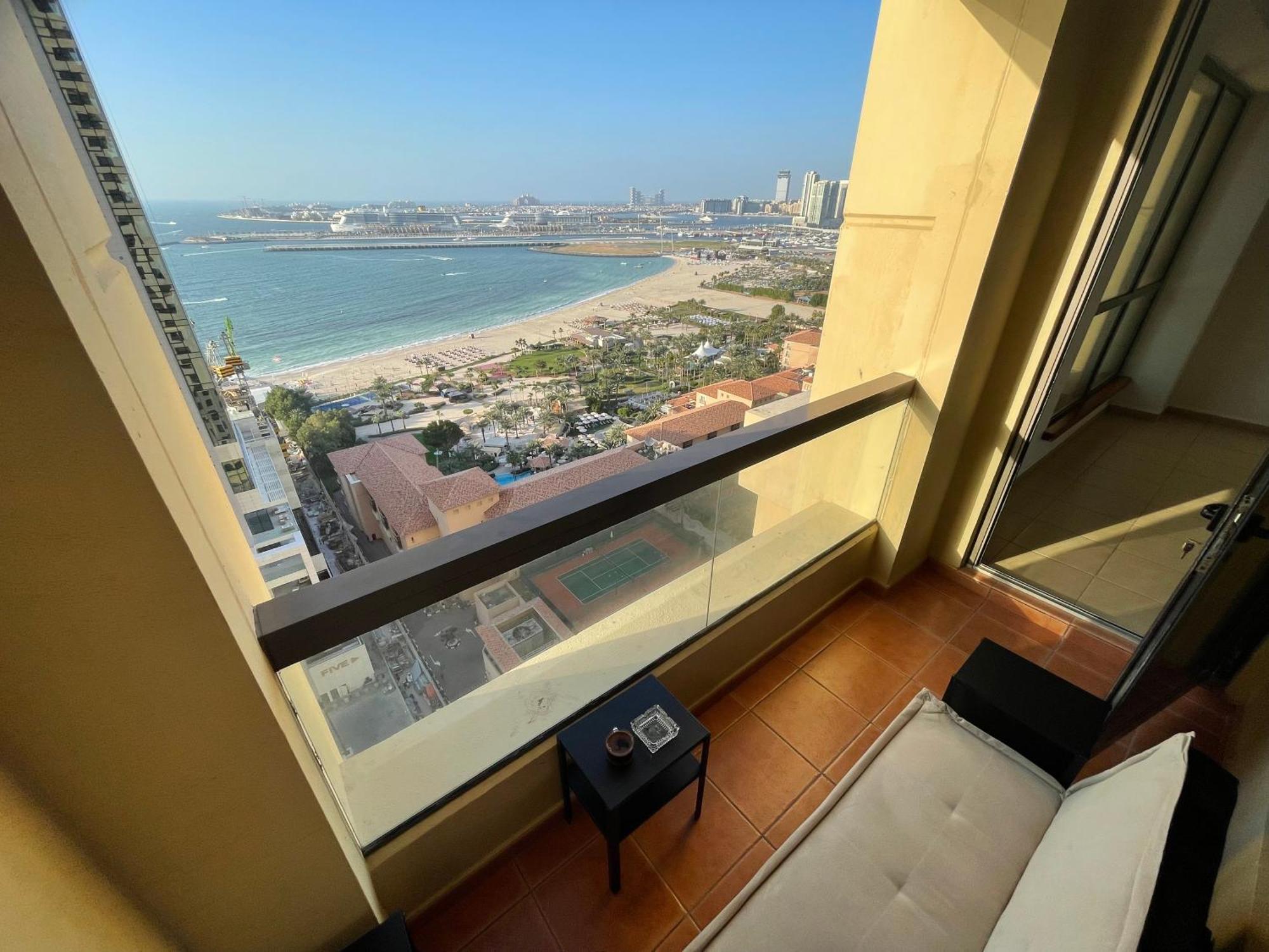 Seaview Beach Hostel Jbr - Walk To Beach - Gym - Pool - Metro Station Dubai Exterior photo
